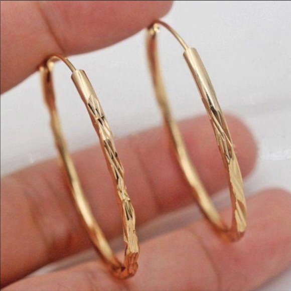 Jewelry - 💎NEW 18K Gold 1.5” Diamond Cut Hoop Earrings